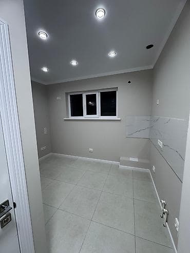 5 микрорайон: 1 комната, 13 м², 106 серия улучшенная, Цокольный этаж этаж, Дизайнерский ремонт — 1