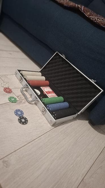 покер кейс: Покерный набор в алюминиевом чемодане. ❎️в комплекте не хватает колоды — 2