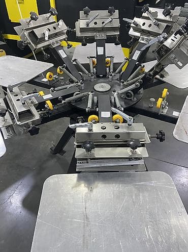 Упаковочно-фасовочные аппараты: Набор для шелкографии Характеристики: - Карусель на 6 столов/платформ — 5