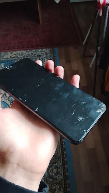 Смартфон с сенсорным экраном (черный корпус) - Экран: полноразмерный