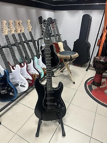 гитара класическая: Электрогитара типа Stratocaster в чёрном цвете (корпус, гриф и — 1