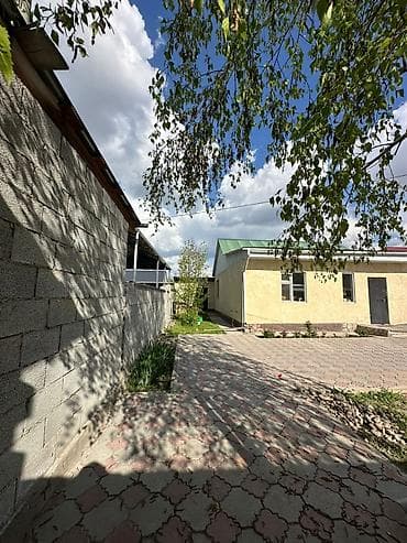 дома с большим участком: Продаётся дом с благоустроенным двором. Характеристики и особенности — 5