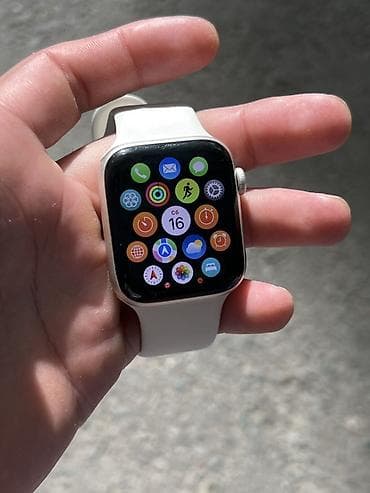 Apple Watch SE (2-го поколения), GPS, 44 мм - Корпус: алюминий