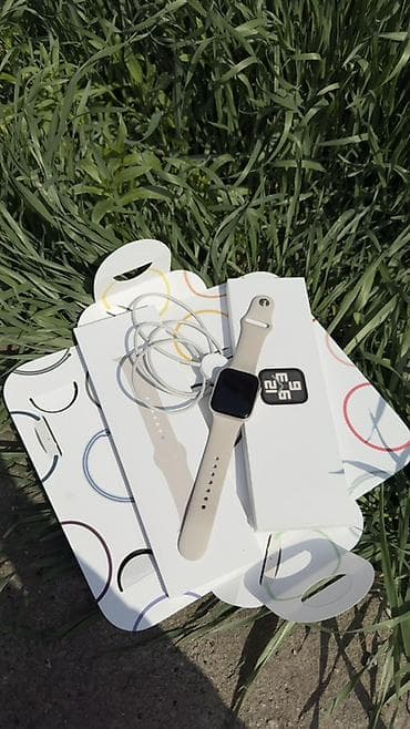 Apple Watch SE 2 44 мм АКБ 99% цвет пусыня В комплекте зарядка и