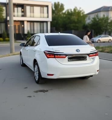 runx alex: Toyota Corolla: 2019 г., 1.8 л, Робот, Гибрид, Седан — 2