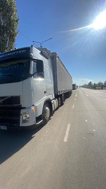 audi a4 2004: Тягач, Volvo, 2005 г., Тентованный — 2