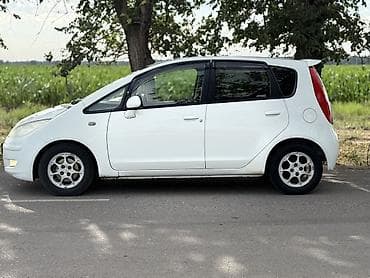 водиной туман: Mitsubishi Colt: 2004 г., 1.3 л, Вариатор, Бензин, Хэтчбэк — 4