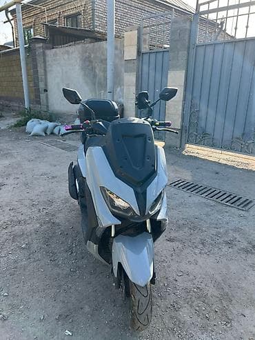 Скутер/максискутер 150–200 см³ класса City Touring Описание: -