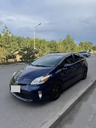 Toyota Prius: 2014 г., 1.8 л, Вариатор — 3
