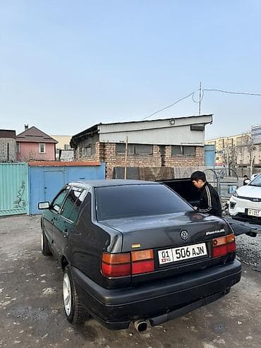 Volkswagen: Volkswagen Vento: 1993 г., 1.8 л, Механика, Бензин, Седан — 1