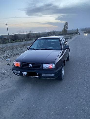 Volkswagen Vento: 1992 г., 2 л, Механика, Бензин, Седан