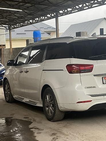 авто рага: Kia Carnival: 2017 г., 2.2 л, Автомат, Дизель, Вэн/Минивэн — 5