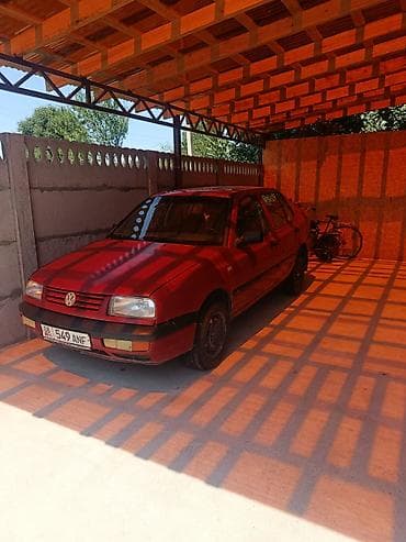 Унаа сатуу: Volkswagen Vento: 1993 г., 1.8 л, Кол менен иштөөчү, Бензин, Седан — 1