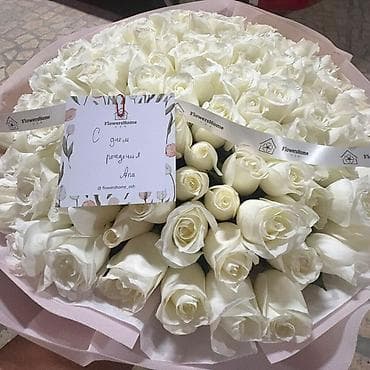 Большой круглый букет из белых роз - Состав: классические белые розы