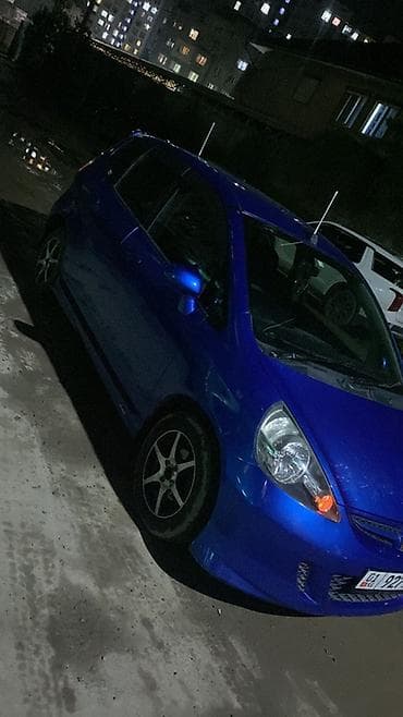 mini cuper: Синий пятидверный хэтчбек (компакт‑класс). Основные особенности: - — 1