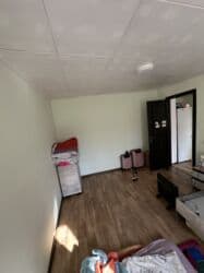 аренда дом в бишкек: 50 кв. м, 2 бөлмө, Брондолгон эшиктер, Евроремонт, Унаа токтотуучу жай — 3