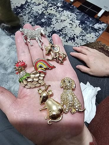 тёплые платья: Набор брошей с животными и ярким петухом: - Брошь «Лошадь» — 1