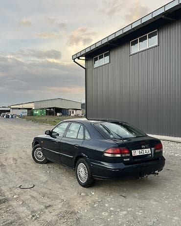 салон машины: Mazda 626: 1997 г., 2 л, Механика — 3