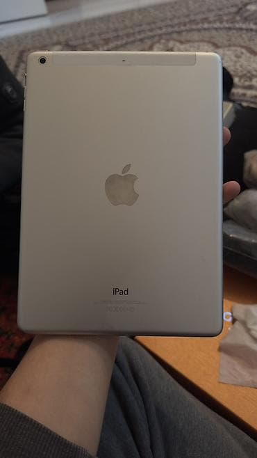 Apple iPad (серебристый, корпус из алюминия) - Диагональ экрана -