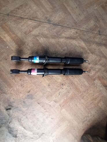 200ка: Задний амортизатор Toyota 2009 г., Б/у, Оригинал, ОАЭ — 4
