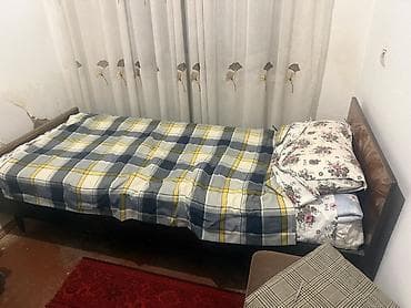 Мебель: Два шкафа,две односпальные кровати 4 тумбы тримо с зеркалом — 6