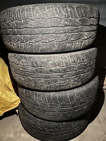 Комплект из 4 автомобильных шин. Характеристики: - Размер: 215/55 R17