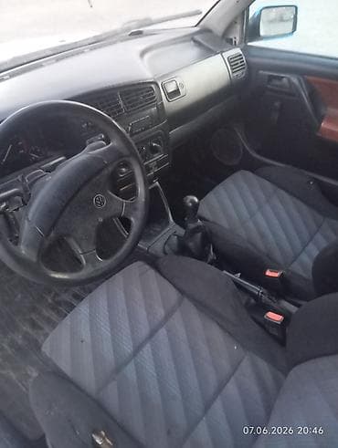 yuan up: Volkswagen Golf: 1994 г., 1.8 л, Механика, Бензин, Универсал — 10