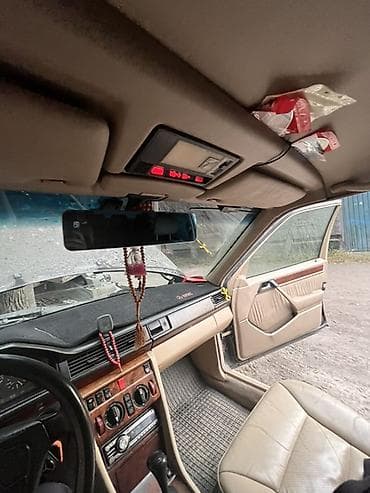 srs: Mercedes-Benz — кожаный салон бежевого цвета. Особенности и — 1