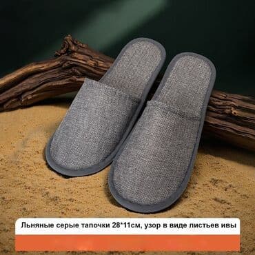 женские слипоны больших размеров: Тапочки унисекс, представленные в различных вариантах: из тисненой — 2