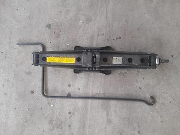 Продаю Оригинал Домкрат состояние завод грузоподьемность до 3х тонн at lalafo.kg Продаю Оригинал Домкрат состояние завод грузоподьемность до 3х тонн