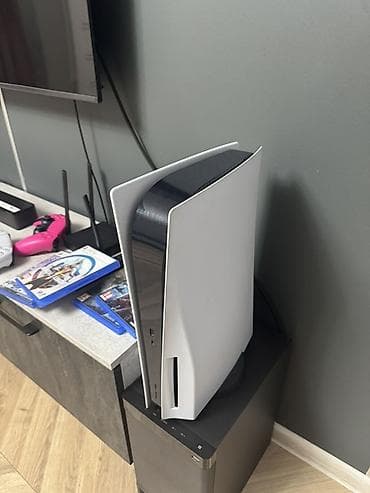 сони: PlayStation 5 (версия с дисководом) + комплект аксессуаров и игр. В — 1