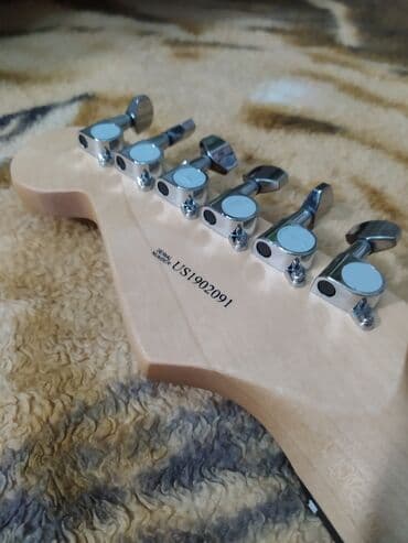 Гитары: Мощная реплика легендарного Fender Stratocaster! Белый корпус — 6