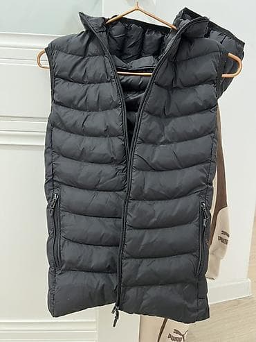 Стёганый утеплённый жилет без рукавов, цвет чёрный. - Прямой крой