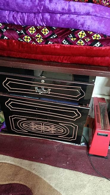 стильные картины для интерьера: Сундук, Б/у, Для белья, Дерево, цвет - Черный — 3