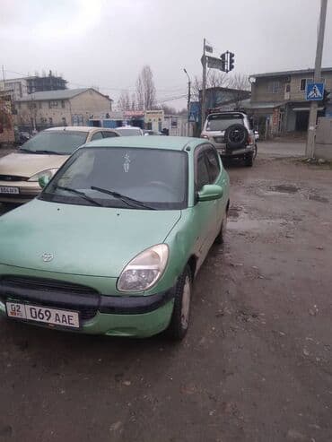 Daihatsu Sirion: 2001 г., 1 л, Механика, Бензин, Хэтчбэк