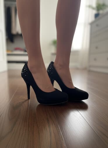 Продаются импортные туфли 40 размер черного цвета за 600 сомов