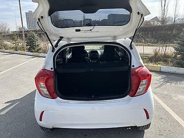 американский авто: Chevrolet Spark: 2018 г., 1 л, Вариатор, Бензин, Минивэн — 5
