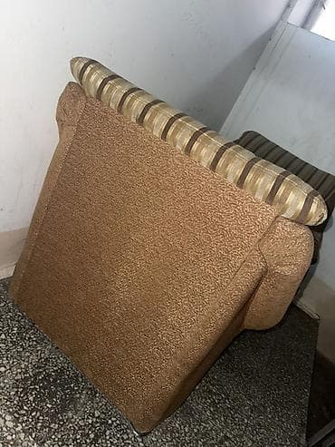 sofa bed: Кресло мягкое, широкое, с высоким спинным блоком и глубоким сиденьем — 1