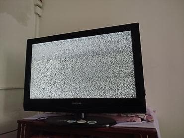 Телевизор Samsung, диагональ около 32". Плоская панель, корпус черного