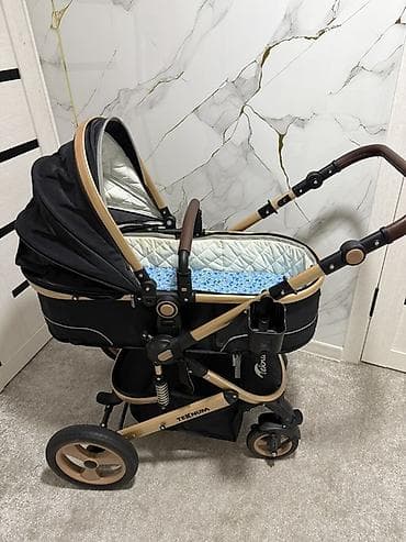 Коляска Teknum (люлька) Прошу 7000 уступлю чуть-чуть реальному