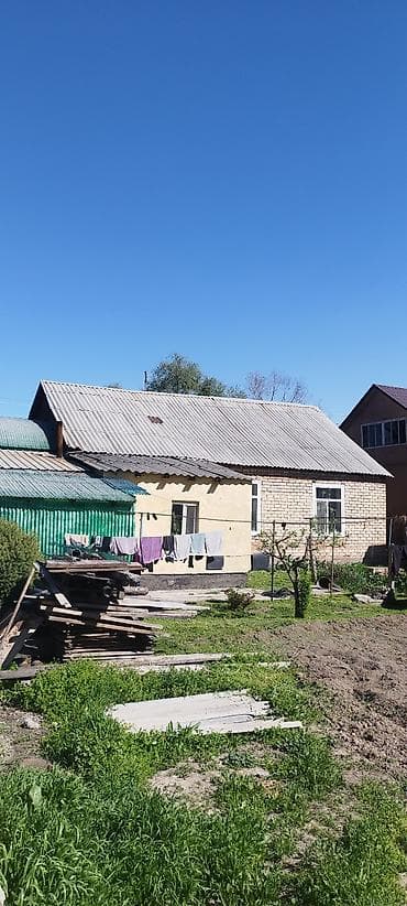 дом в манас: Продаётся дом, 4 большие комнаты, общая площадь 100м2., так же две — 5