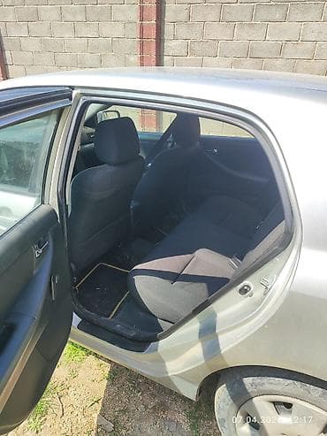 Toyota Corolla: 2005 г., Кол менен иштөөчү, Бензин, Хетчбек — 4