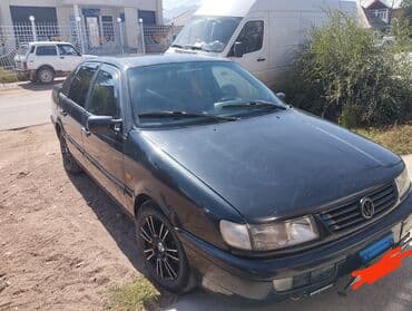 салон на авто: Volkswagen Passat: 1994 г., Седан — 4