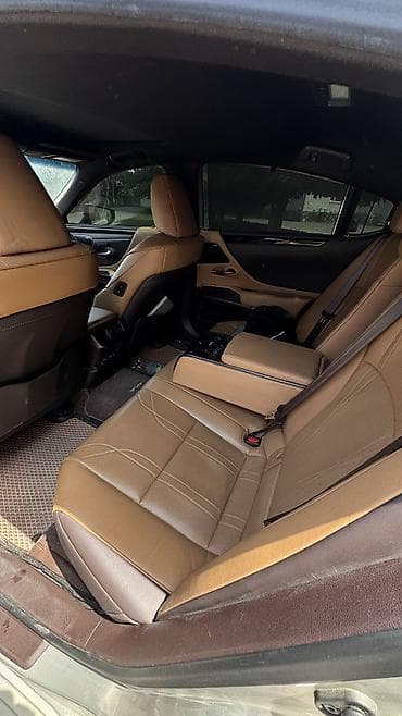 ls 400: Lexus ES: 2019 г., Гибрид — 5