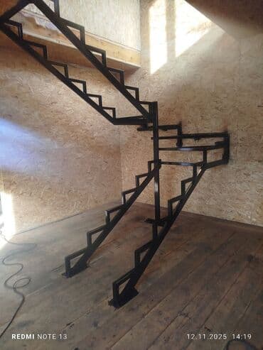 железный: Металлическая лестница Для дома, Форма лестницы: Много-маршевая — 7