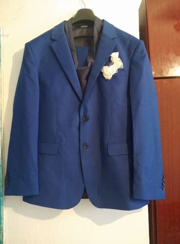 срочно продаю в связи с переездом: Костюмы — 2