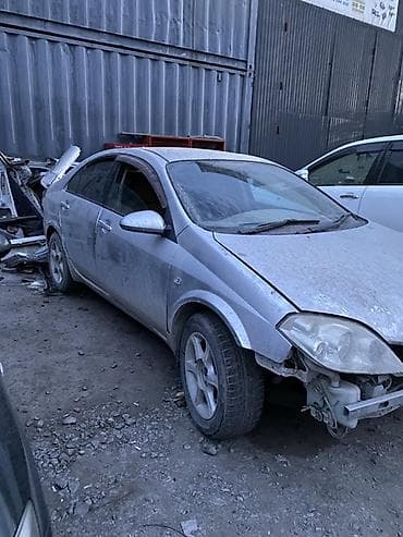 Транспорт: Nissan Primera (P12), серебристый хэтчбек/лифтбек, разбирается на — 1