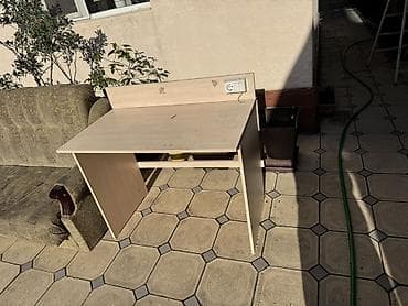 комьпютерный стол: Письменный/компьютерный стол из ЛДСП светлого древесного оттенка — 2