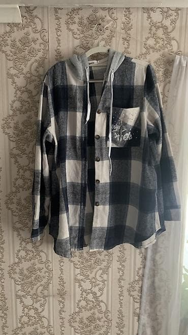 джинсы багги мужские: Женская удлинённая рубашка в крупную клетку с капюшоном Почти новая — 2