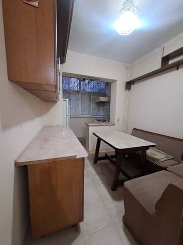 дом асанбай: 3 бөлмө, 70 кв. м, 105-серия, 1 кабат, Косметикалык ремонт — 2